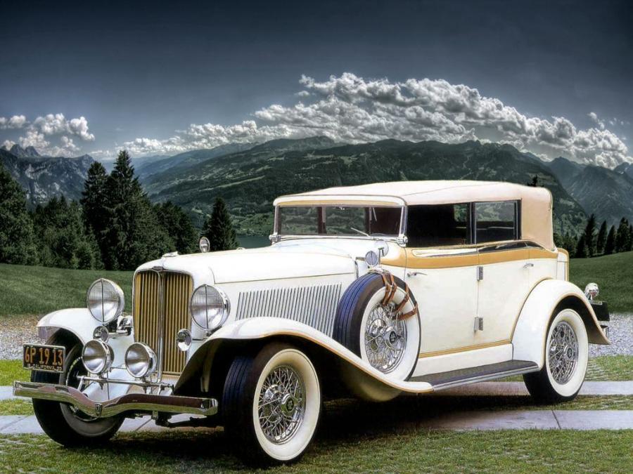  Auburn 12-161A Custom Dual Ratio Convertible Sedan 1933 года  (фото 1 из 5)